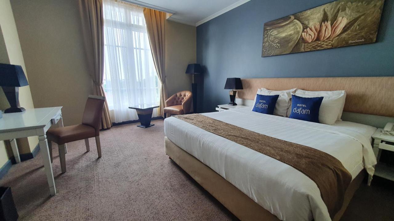 Hotel Dafam Семаранг Экстерьер фото