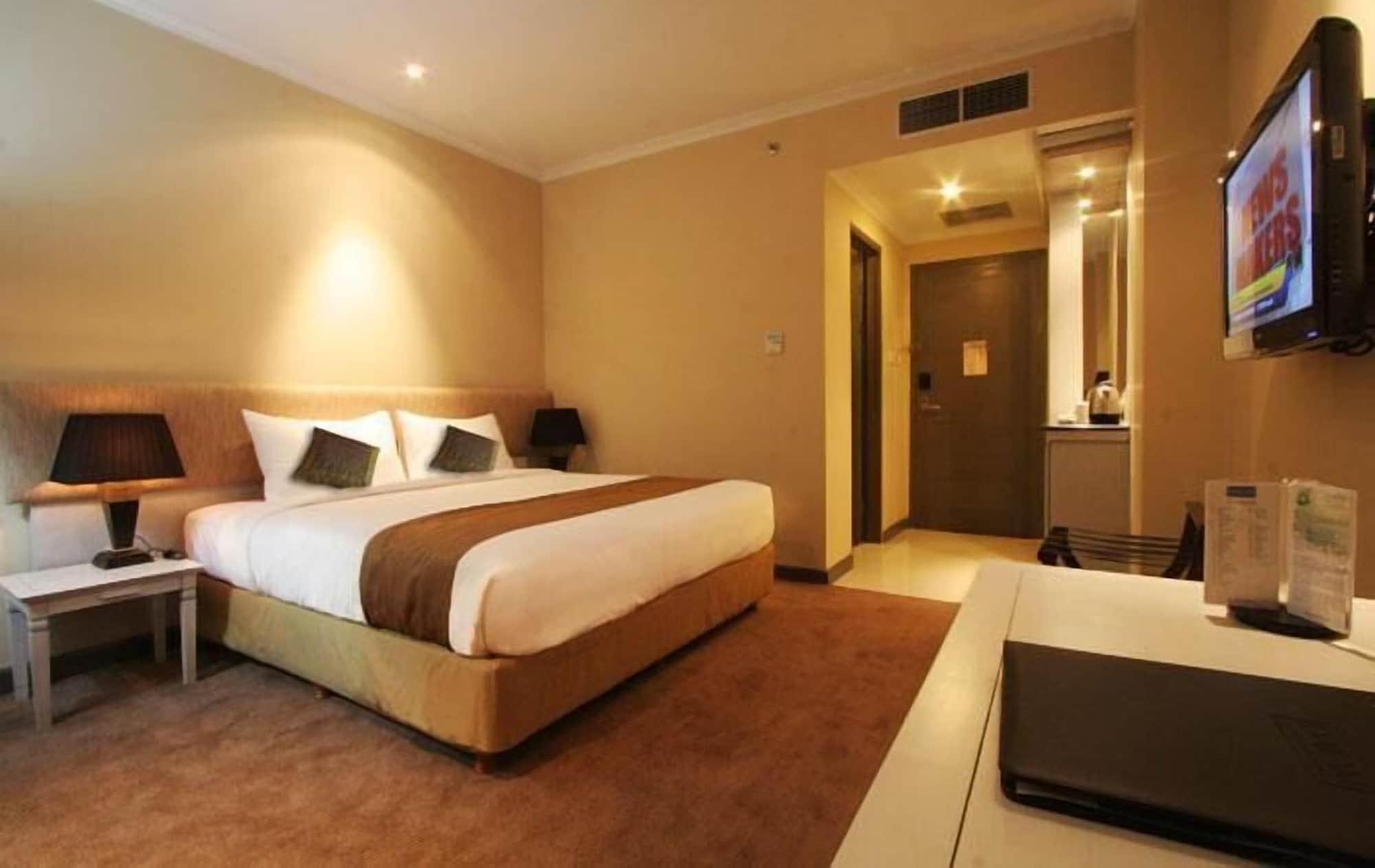 Hotel Dafam Семаранг Экстерьер фото