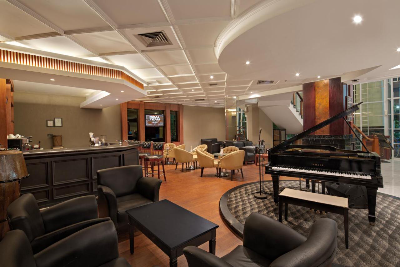 Hotel Dafam Семаранг Экстерьер фото