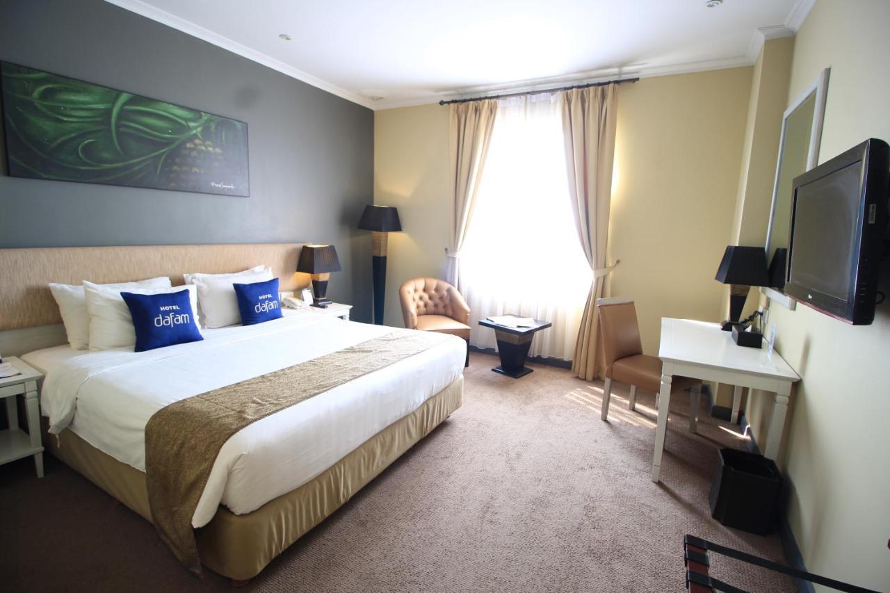 Hotel Dafam Семаранг Экстерьер фото