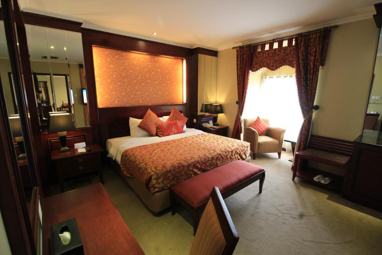 Hotel Dafam Семаранг Экстерьер фото