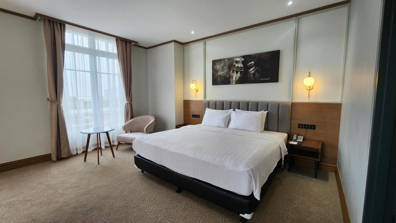 Hotel Dafam Семаранг Экстерьер фото