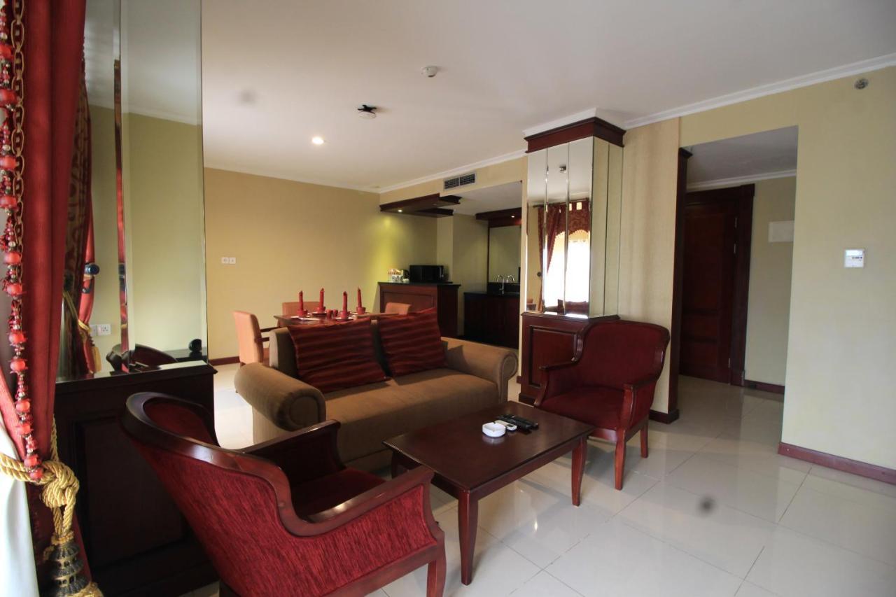 Hotel Dafam Семаранг Экстерьер фото