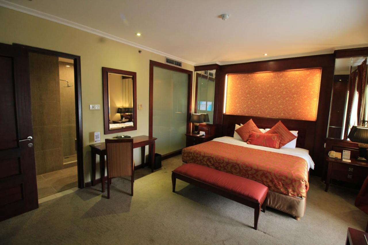 Hotel Dafam Семаранг Экстерьер фото