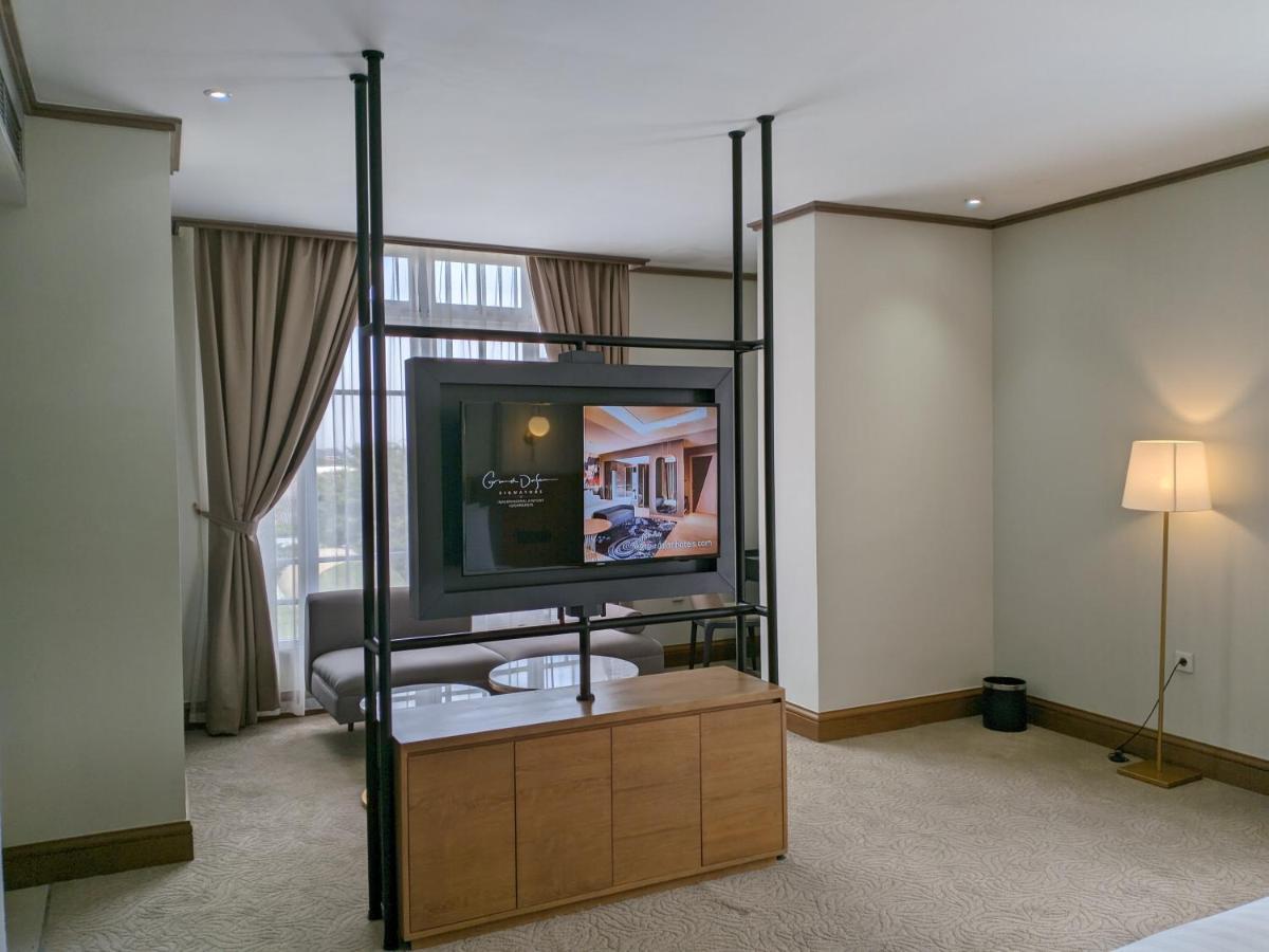 Hotel Dafam Семаранг Экстерьер фото