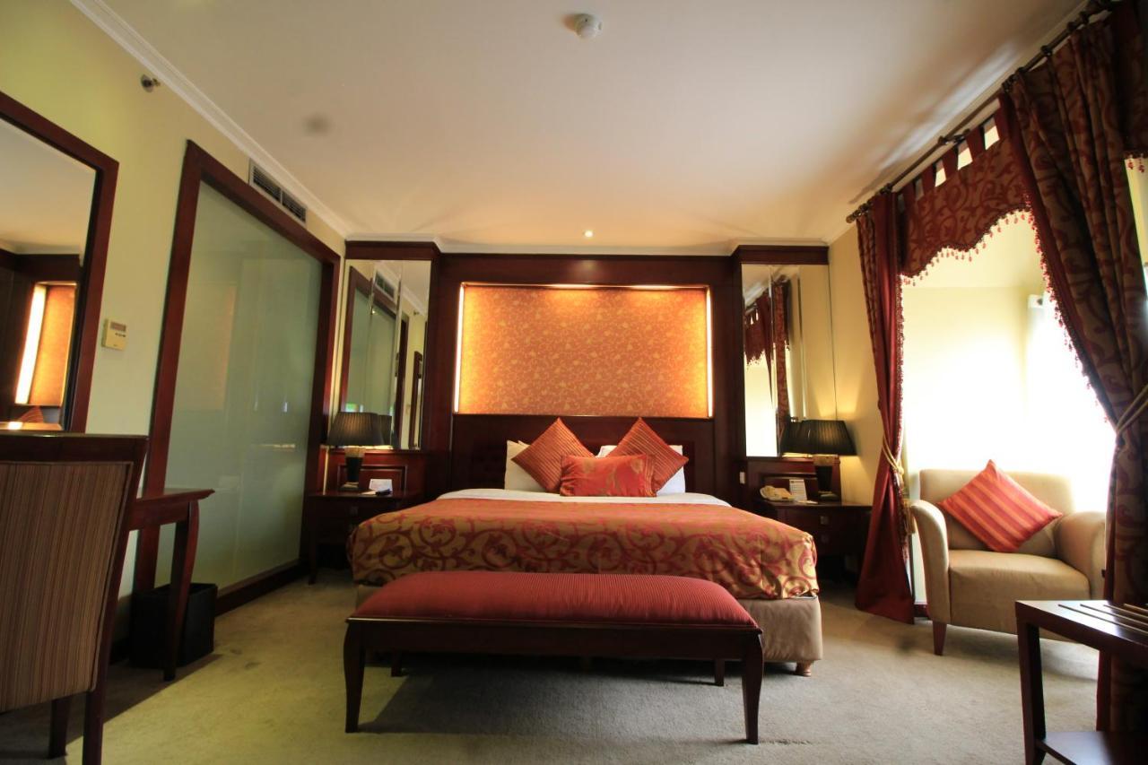 Hotel Dafam Семаранг Экстерьер фото