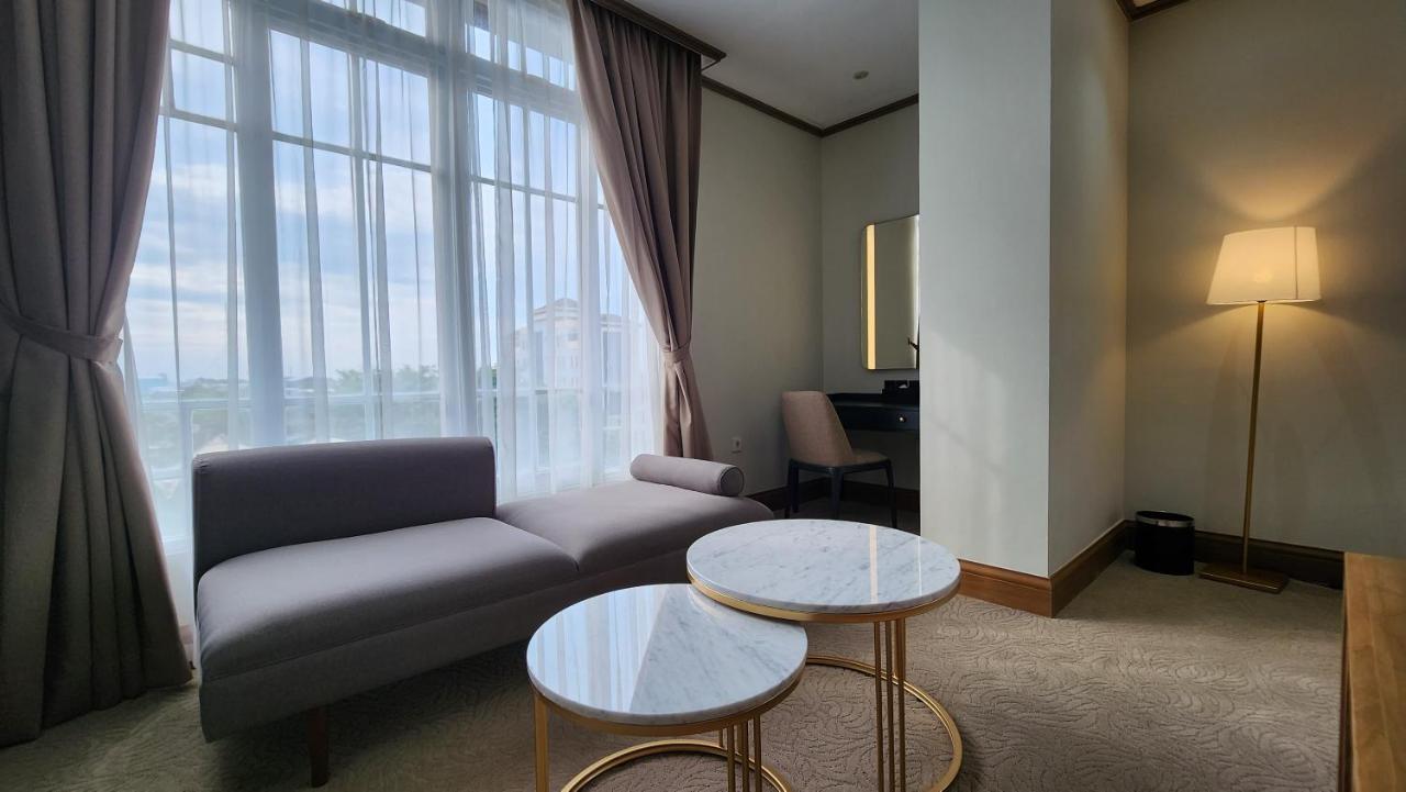 Hotel Dafam Семаранг Экстерьер фото