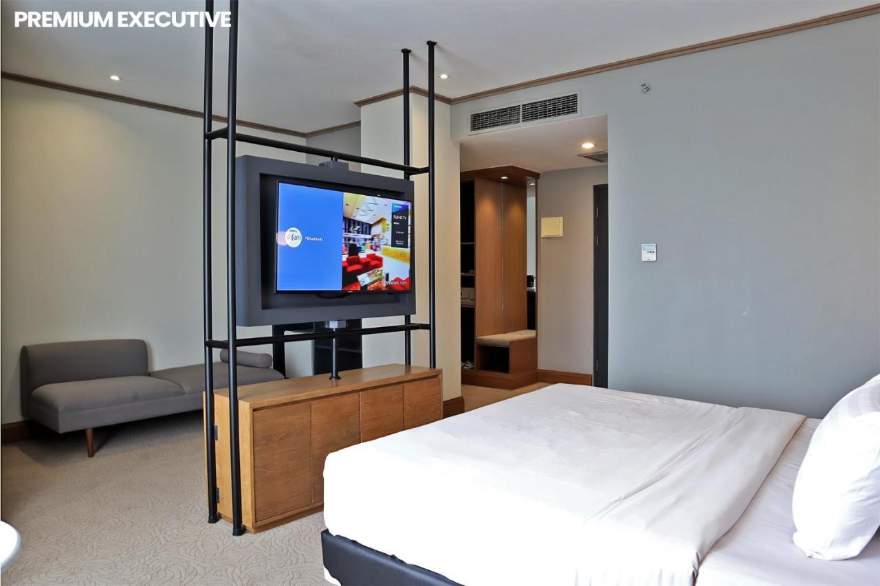Hotel Dafam Семаранг Экстерьер фото