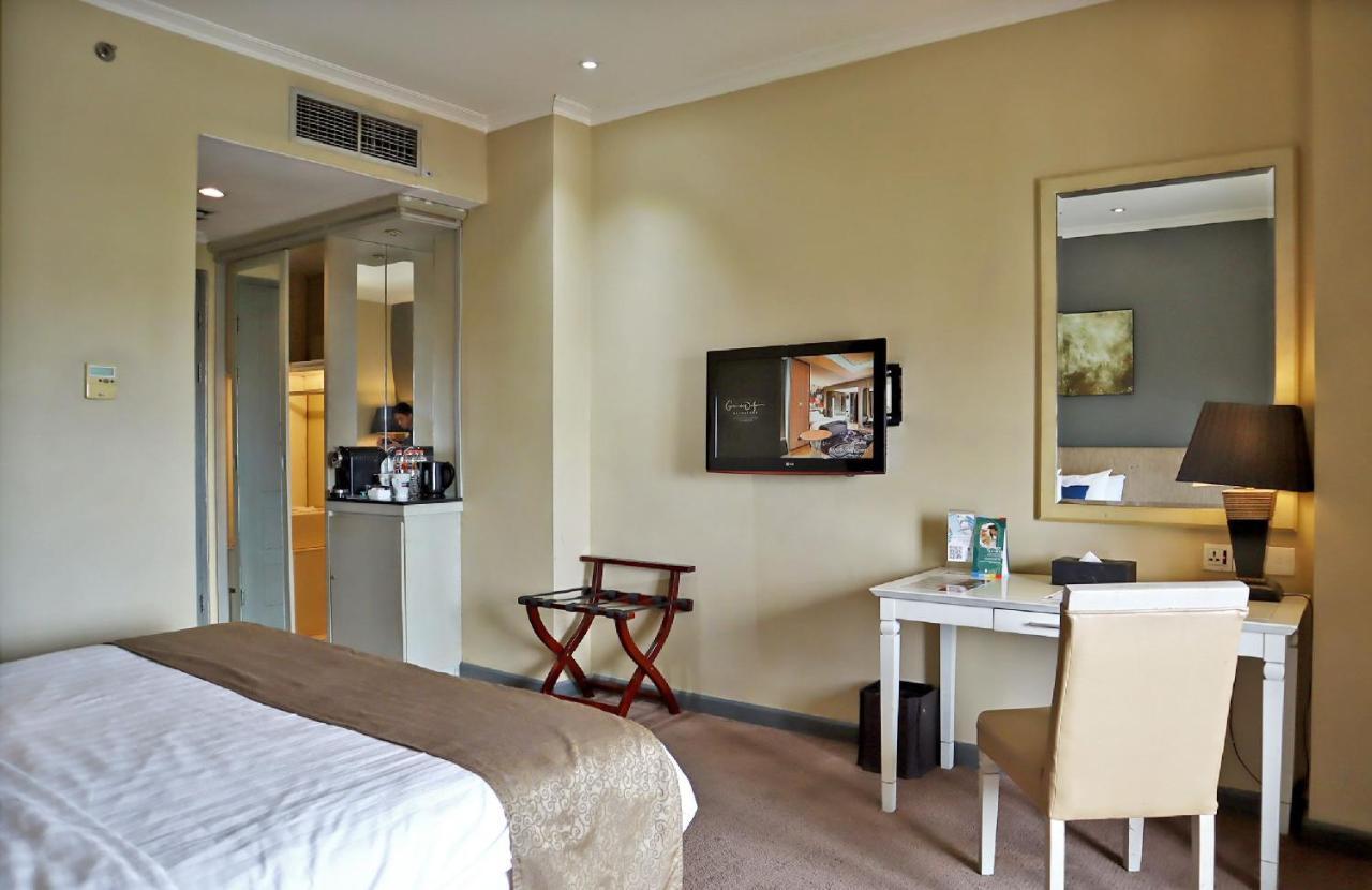 Hotel Dafam Семаранг Экстерьер фото