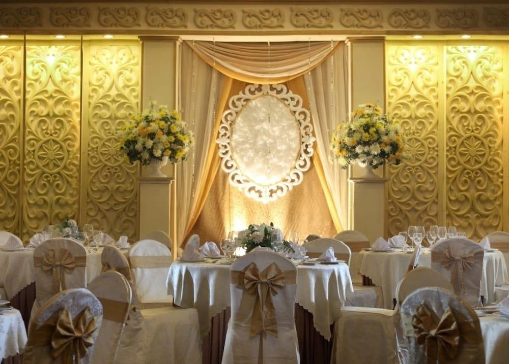 Hotel Dafam Семаранг Экстерьер фото