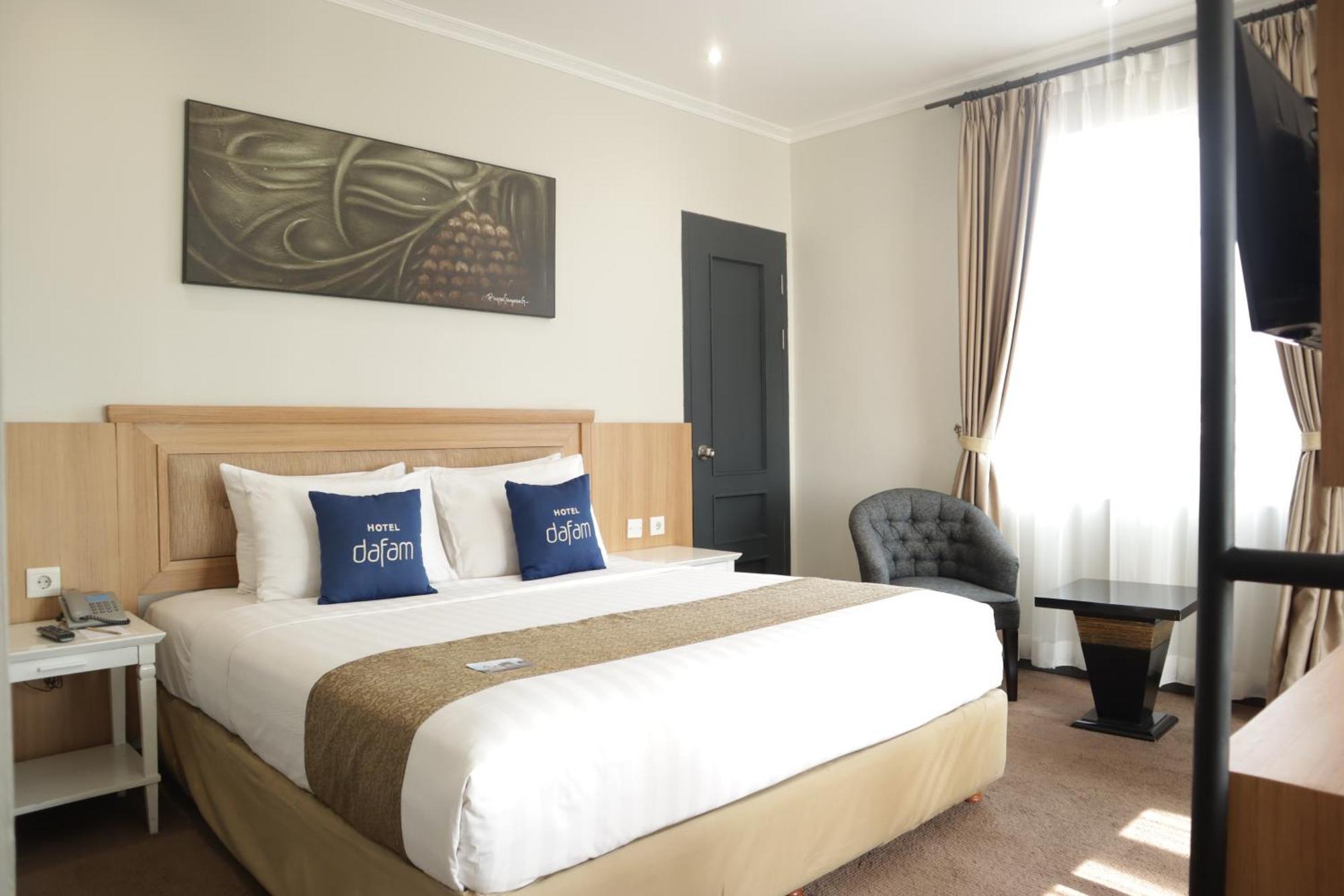 Hotel Dafam Семаранг Экстерьер фото