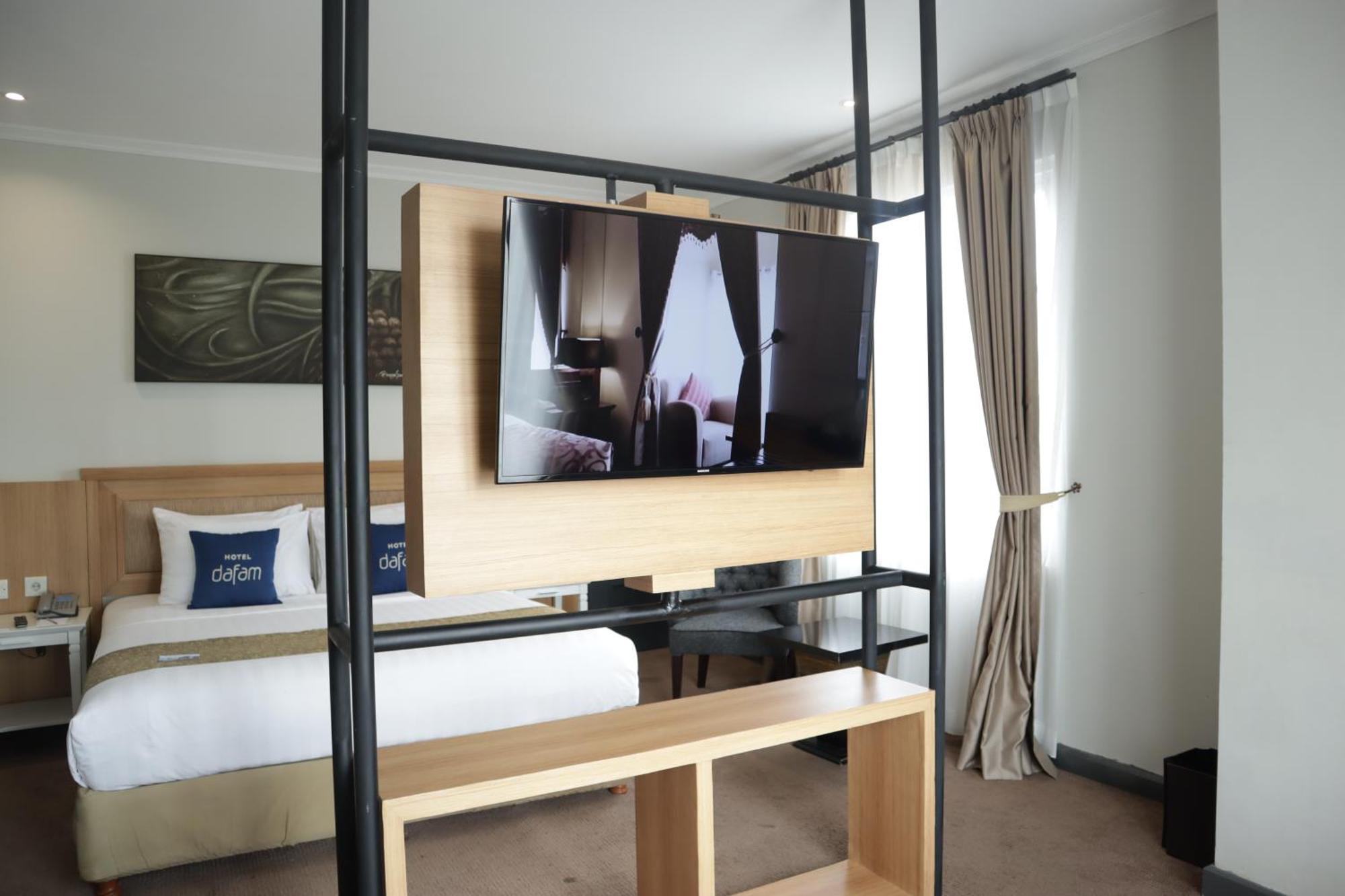 Hotel Dafam Семаранг Экстерьер фото