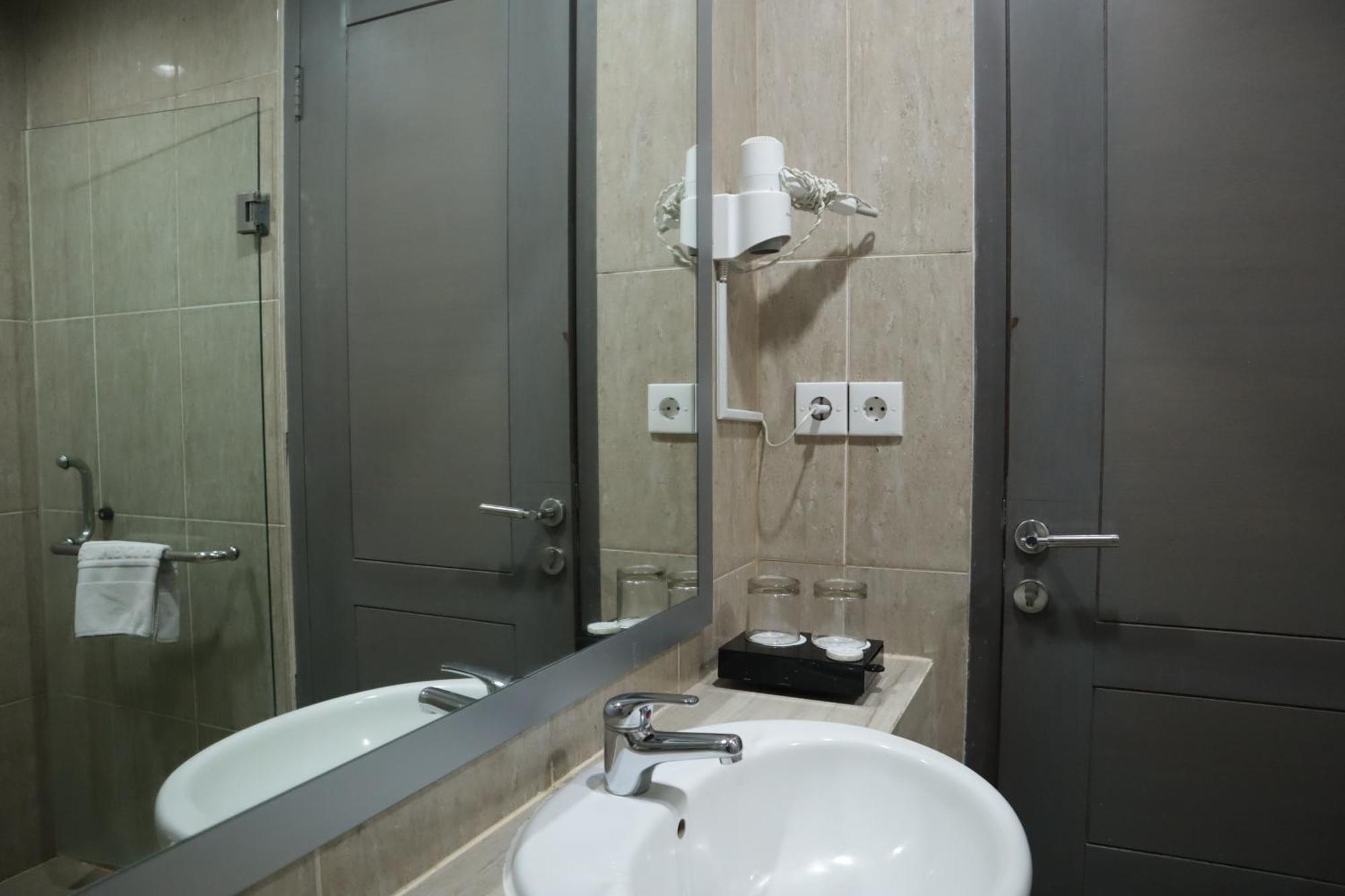 Hotel Dafam Семаранг Экстерьер фото